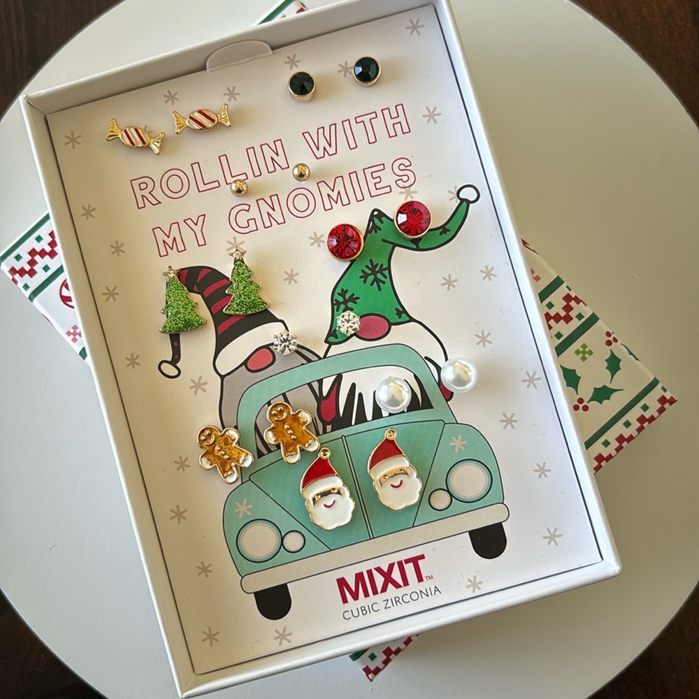 🎅🏽🎄 MIX IT “ Rollin with my Gnomies” 9 set of Holiday earrings NWT !!! 🎄🎅🏽